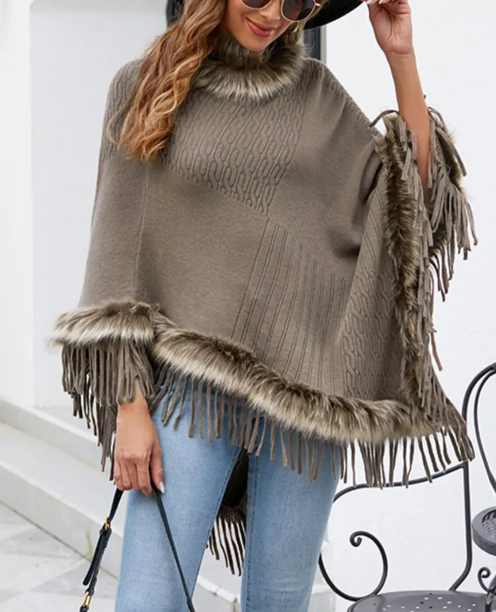 Chique Gebreide Winterponcho met Imitatiebont voor Dames