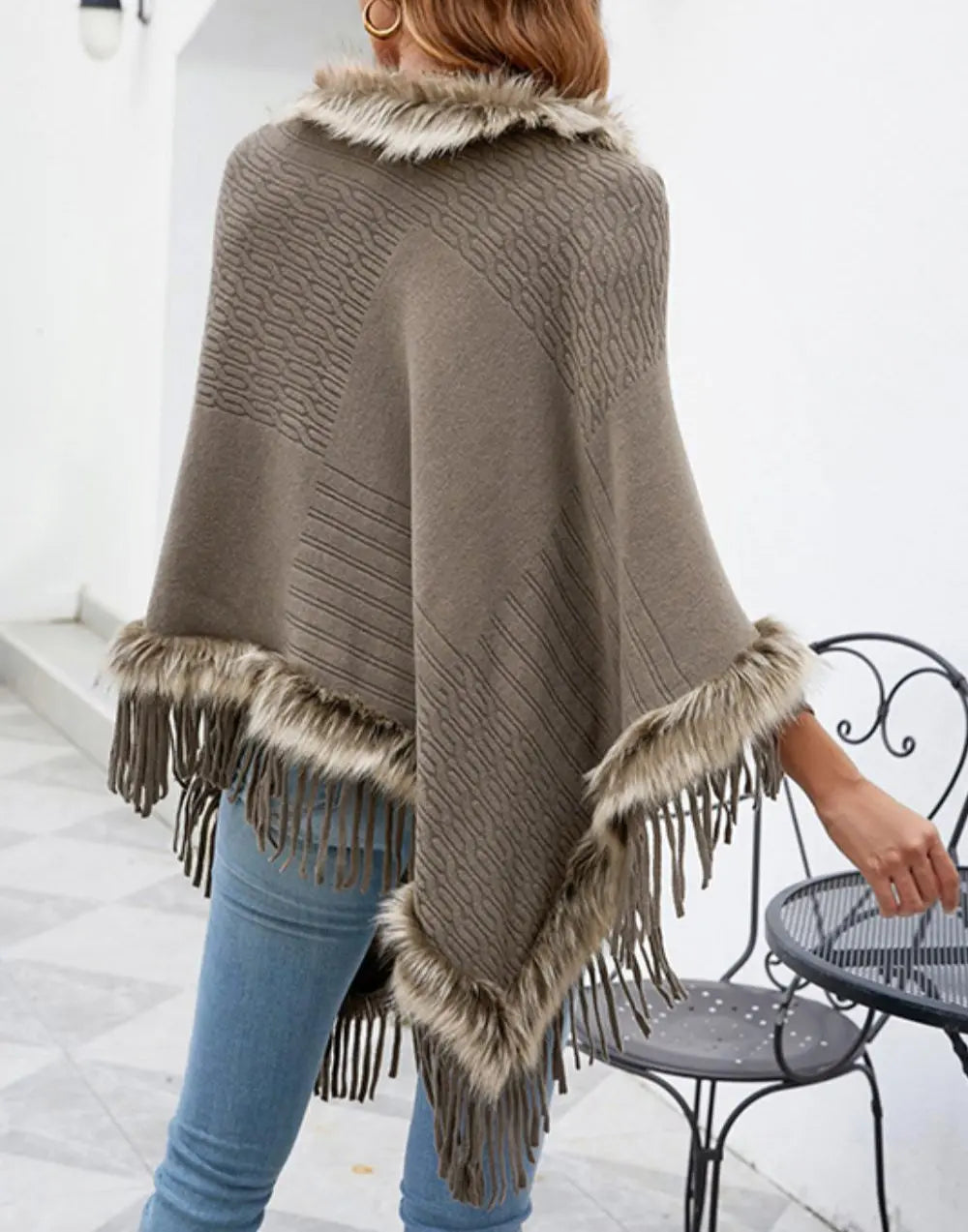 Chique Gebreide Winterponcho met Imitatiebont voor Dames