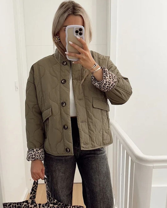 Gewatteerd Knopenjack Stijlvolle Streetwear Look Dames