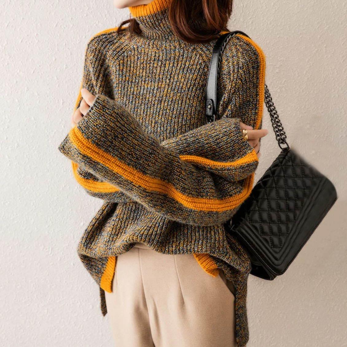 Pullover Met Hoge Hals En Gedurfd Gestreept Ontwerp Voor Dames